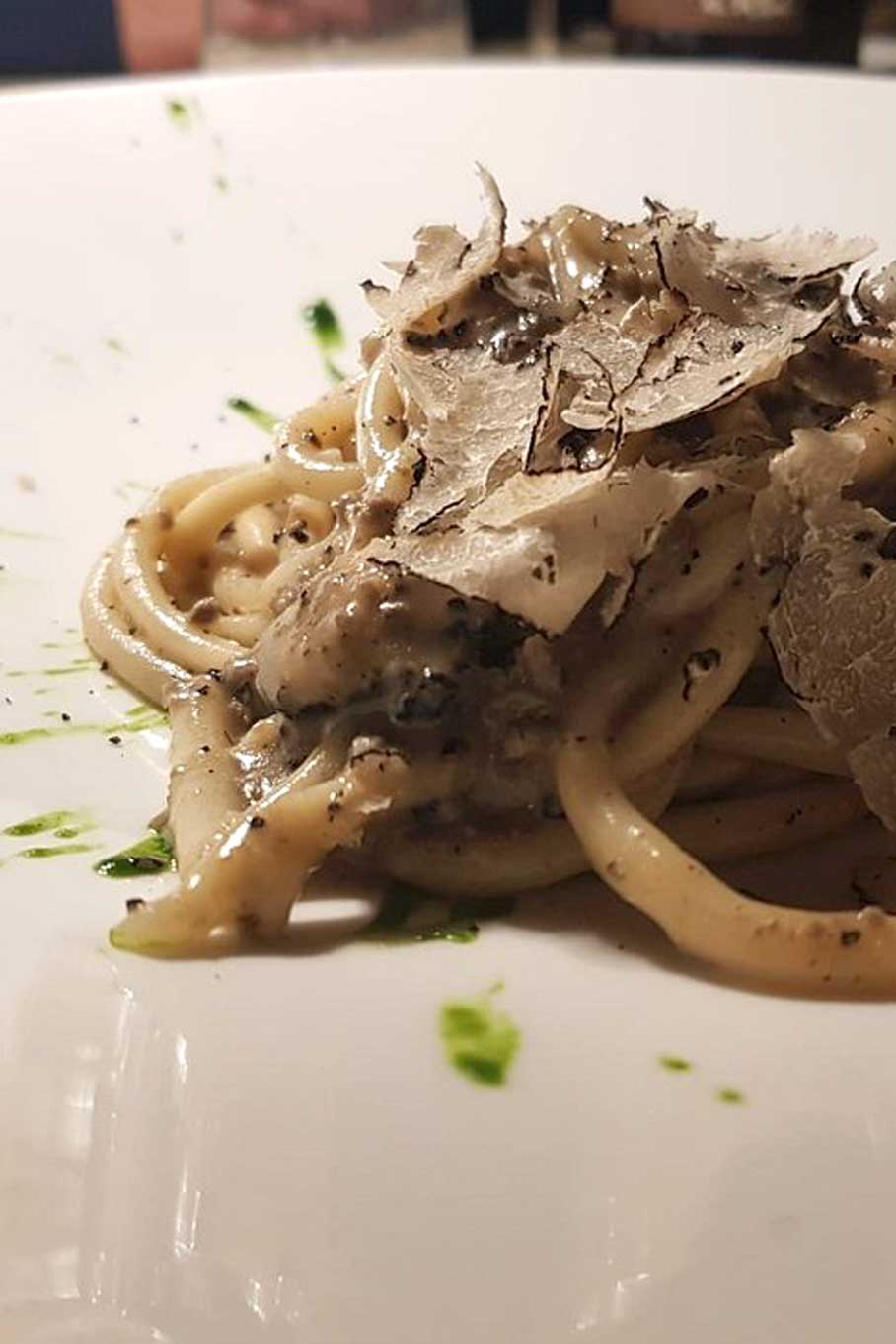 Bringoli fatti a mano con tartufo nero e pesto di erette selvatiche - Tipico Osteria Montone