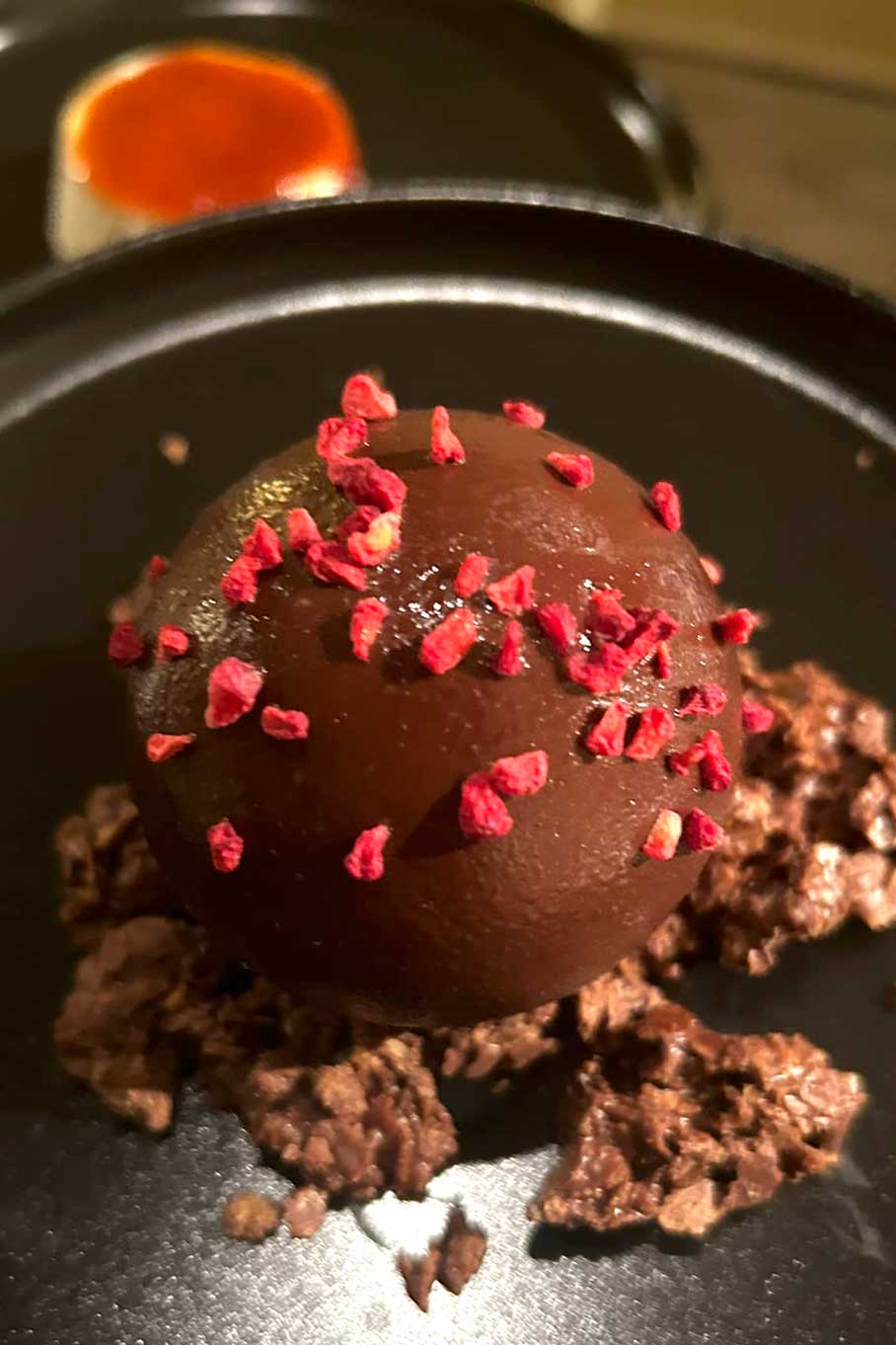 Bavarese al cioccolato con cuore di frutti rossi - Osteria Tipico Montone